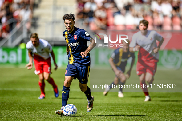 FC Twente player Mitchell van Bergen plays during the match Utrecht vs. Twente at Stadium Galgenwaard for the Dutch Eredivisie 4th round sea...