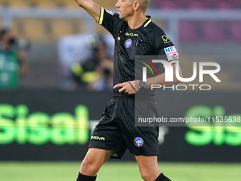 Referee Michael Fabbri officiates the Serie A match between Lecce and Cagliari in Lecce, Italy, on August 31, 2024. (