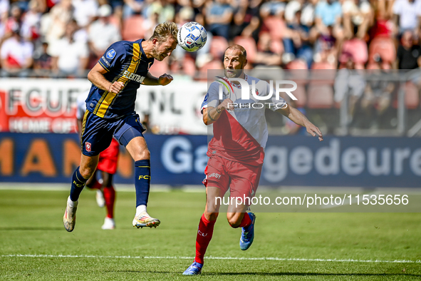 FC Twente player Michel Vlap and FC Utrecht player Mike van der Hoorn during the match Utrecht vs. Twente at Stadium Galgenwaard for the Dut...