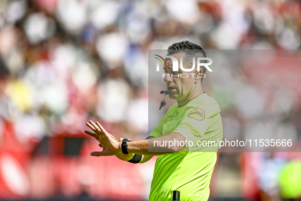 Referee Dennis Higler officiates the match between Utrecht and Twente at Stadium Galgenwaard for the Dutch Eredivisie 4th round season 2024-...