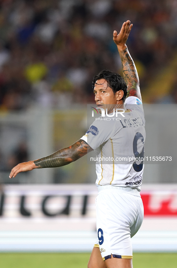 Gianluca Lapadula of Cagliari Calcio is in action during the Serie A match between Lecce and Cagliari in Lecce, Italy, on August 31, 2024. 