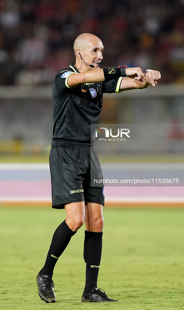 Referee Michael Fabbri officiates the Serie A match between Lecce and Cagliari in Lecce, Italy, on August 31, 2024. 