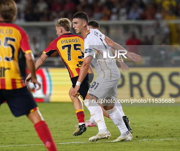 Roberto Piccoli of Cagliari Calcio is in action during the Serie A match between Lecce and Cagliari in Lecce, Italy, on August 31, 2024. 