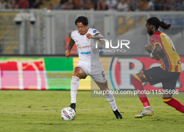 Gianluca Lapadula of Cagliari Calcio is in action during the Serie A match between Lecce and Cagliari in Lecce, Italy, on August 31, 2024. 