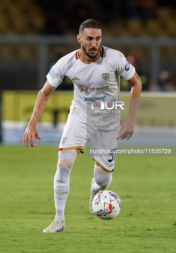 Paulo Azzi of Cagliari Calcio is in action during the Serie A match between Lecce and Cagliari in Lecce, Italy, on August 31, 2024. 