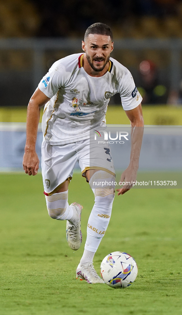 Paulo Azzi of Cagliari Calcio is in action during the Serie A match between Lecce and Cagliari in Lecce, Italy, on August 31, 2024. 