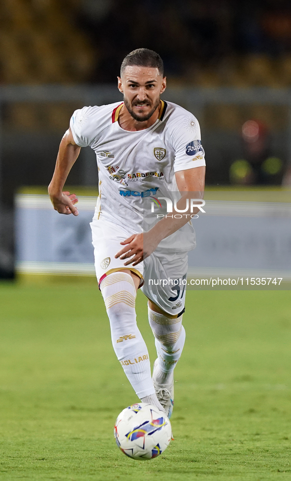 Paulo Azzi of Cagliari Calcio is in action during the Serie A match between Lecce and Cagliari in Lecce, Italy, on August 31, 2024. 