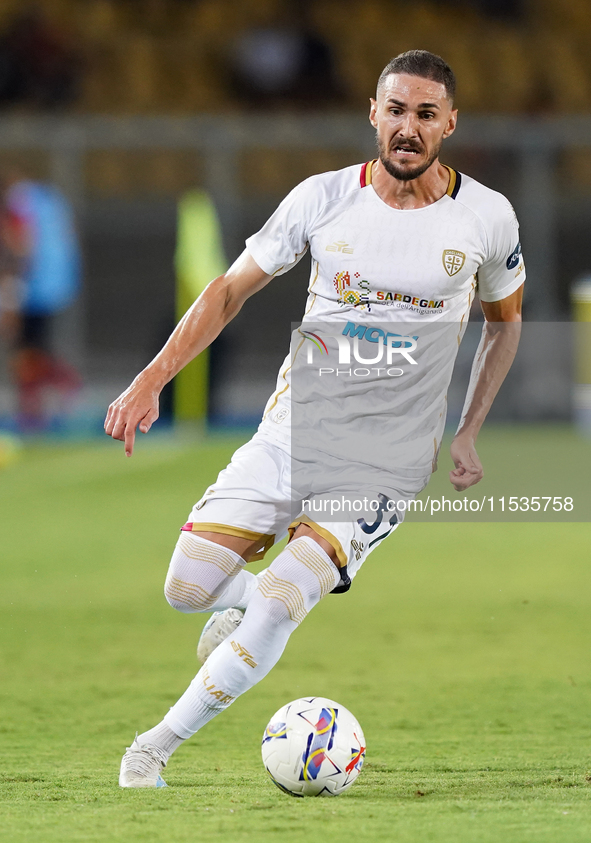 Paulo Azzi of Cagliari Calcio is in action during the Serie A match between Lecce and Cagliari in Lecce, Italy, on August 31, 2024. 