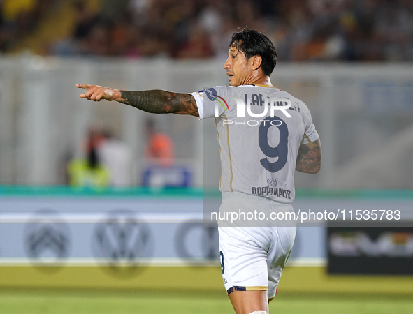 Gianluca Lapadula of Cagliari Calcio is in action during the Serie A match between Lecce and Cagliari in Lecce, Italy, on August 31, 2024. 