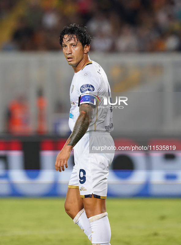 Gianluca Lapadula of Cagliari Calcio is in action during the Serie A match between Lecce and Cagliari in Lecce, Italy, on August 31, 2024. 