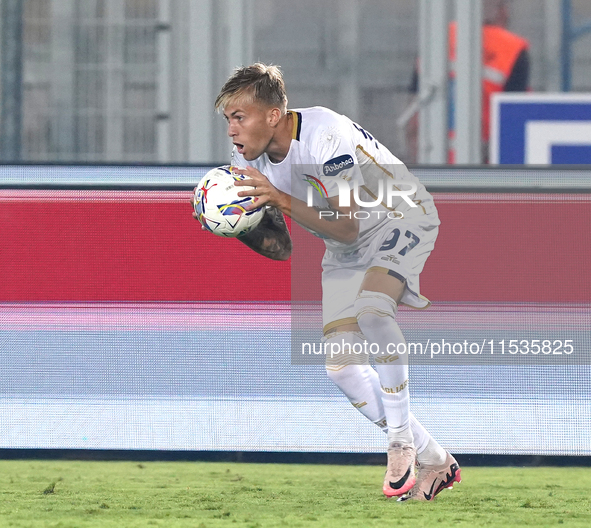 Mattia Felici of Cagliari Calcio is in action during the Serie A match between Lecce and Cagliari in Lecce, Italy, on August 31, 2024. 