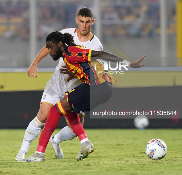 Roberto Piccoli of Cagliari Calcio is in action during the Serie A match between Lecce and Cagliari in Lecce, Italy, on August 31, 2024. 