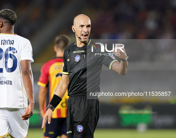 Referee Michael Fabbri officiates the Serie A match between Lecce and Cagliari in Lecce, Italy, on August 31, 2024. 