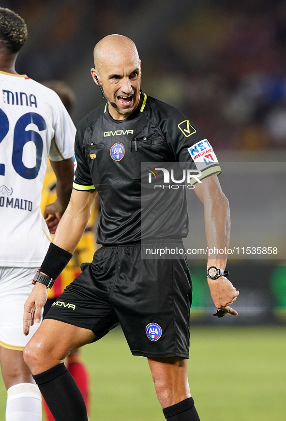 Referee Michael Fabbri officiates the Serie A match between Lecce and Cagliari in Lecce, Italy, on August 31, 2024. 