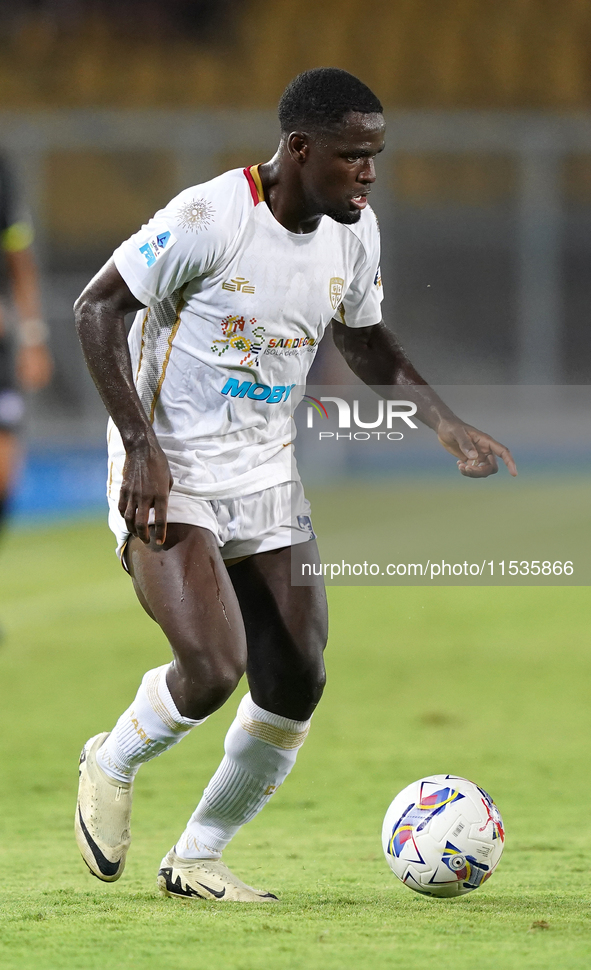 Zito Luvumbo of Cagliari Calcio is in action during the Serie A match between Lecce and Cagliari in Lecce, Italy, on August 31, 2024. 