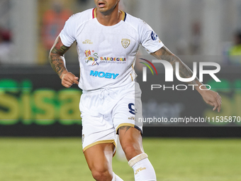 Gianluca Lapadula of Cagliari Calcio is in action during the Serie A match between Lecce and Cagliari in Lecce, Italy, on August 31, 2024. (