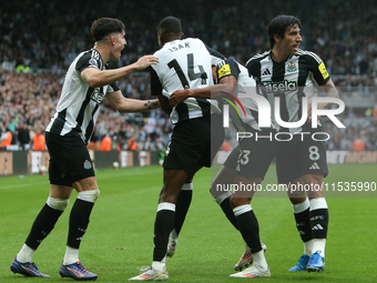 Alexander Isak of Newcastle United celebrates his goal with Tino Livramento, Sandro Tonali, and Jacob Murphy of Newcastle United during the...