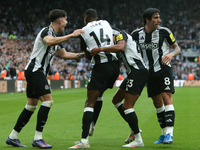 Alexander Isak of Newcastle United celebrates his goal with Tino Livramento, Sandro Tonali, and Jacob Murphy of Newcastle United during the...