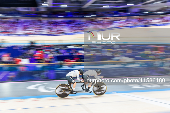 Hannah Chadwick (B) with pilot Skyler Espinoza of the USA competes in the Para Cycling Track - Women's B 3000m Individual Pursuit at the Nat...