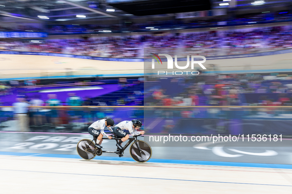 Hannah Chadwick (B) with pilot Skyler Espinoza of the USA competes in the Para Cycling Track - Women's B 3000m Individual Pursuit at the Nat...