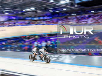 Hannah Chadwick (B) with pilot Skyler Espinoza of the USA competes in the Para Cycling Track - Women's B 3000m Individual Pursuit at the Nat...