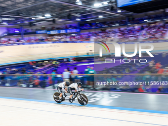 Hannah Chadwick (B) with pilot Skyler Espinoza of the USA competes in the Para Cycling Track - Women's B 3000m Individual Pursuit at the Nat...