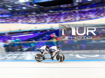 Hannah Chadwick (B) with pilot Skyler Espinoza of the USA competes in the Para Cycling Track - Women's B 3000m Individual Pursuit at the Nat...