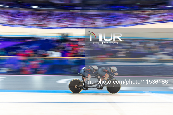 Unwin Sophie with the pilot Holl Jenny of the UK competes in the Para Cycling Track - Women's B 3000m Individual Pursuit at the National Vel...