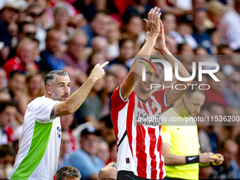 PSV player Luuk de Jong gets injured and leaves the pitch during the match PSV vs. Go Ahead Eagles at the Philips Stadium for the Dutch Ered...