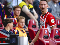 PSV player Luuk de Jong gets injured and leaves the pitch during the match PSV vs. Go Ahead Eagles at the Philips Stadium for the Dutch Ered...