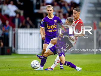 Go Ahead Eagles player Mithis Suray and PSV player Joey Veerman during the match PSV vs. Go Ahead Eagles at the Philips Stadium for the Dutc...