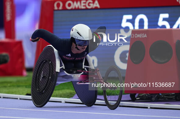 Samantha Kinghorn of Great Britain in action in Women's 800m - T53 Final during the Paris 2024 Paralympic Games at Stade de France on Septem...