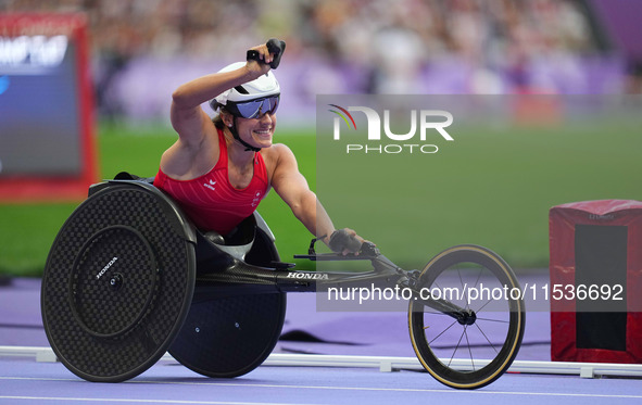 Catherine Debrunner of Switzerland celebrates winning gold in Women's 800m - T53 Final during the Paris 2024 Paralympic Games at Stade de Fr...