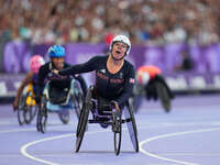 Hannah Cockroft of Great Britain celebrates winning gold in Women's 100m - T34 Final during the Paris 2024 Paralympic Games at Stade de Fran...