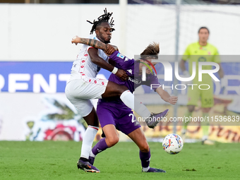 Warren Bondo of AC Monza and Andrea Colpani of ACF Fiorentina compete for the ball during the Serie A Enilive match between ACF Fiorentina a...