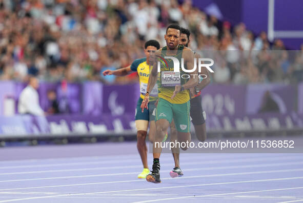 Mpumelelo Mhlongo of South Africa celebrates winning gold in Men's 100m - T44 Final during the Paris 2024 Paralympic Games at Stade de Franc...