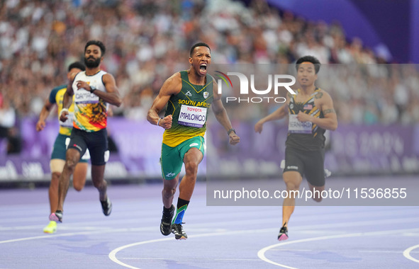 Mpumelelo Mhlongo of South Africa celebrates winning gold in Men's 100m - T44 Final during the Paris 2024 Paralympic Games at Stade de Franc...