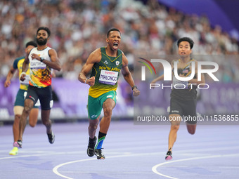 Mpumelelo Mhlongo of South Africa celebrates winning gold in Men's 100m - T44 Final during the Paris 2024 Paralympic Games at Stade de Franc...