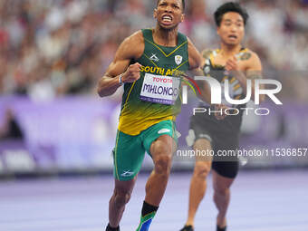 Mpumelelo Mhlongo of South Africa celebrates winning gold in Men's 100m - T44 Final during the Paris 2024 Paralympic Games at Stade de Franc...