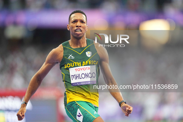 Mpumelelo Mhlongo of South Africa celebrates winning gold in Men's 100m - T44 Final during the Paris 2024 Paralympic Games at Stade de Franc...