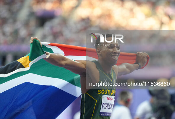 Mpumelelo Mhlongo of South Africa celebrates winning gold in Men's 100m - T44 Final during the Paris 2024 Paralympic Games at Stade de Franc...