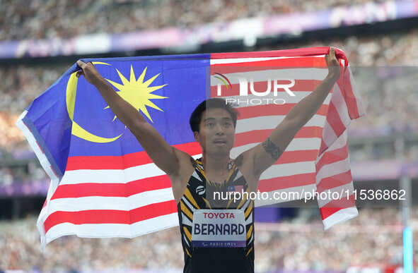 Eddy Bernard of Malaysia celebrates winning bronze in Men's 100m - T44 Final during the Paris 2024 Paralympic Games at Stade de France on Se...