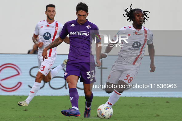 Danilo Cataldi of ACF Fiorentina and Warren Bondo of AC Monza battle for the ball during the Italian Serie A football match between ACF Fior...