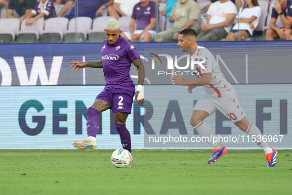 Domilson Cordeiro Dos Santos Dodo of ACF Fiorentina and Gianluca Caprari of AC Monza battle for the ball during the Italian Serie A football...