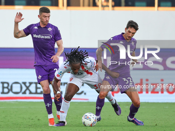 Danilo Cataldi of ACF Fiorentina and Warren Bondo of AC Monza battle for the ball during the Italian Serie A football match between ACF Fior...