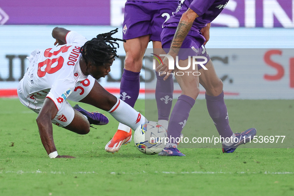 Danilo Cataldi of ACF Fiorentina and Warren Bondo of AC Monza battle for the ball during the Italian Serie A football match between ACF Fior...