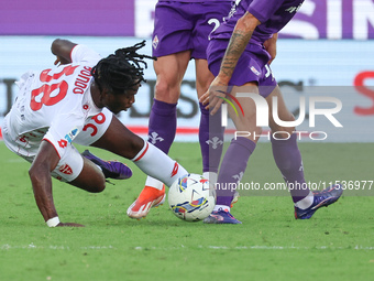 Danilo Cataldi of ACF Fiorentina and Warren Bondo of AC Monza battle for the ball during the Italian Serie A football match between ACF Fior...