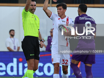 Referee Colombo shows a yellow card to Rolando Mandragora of ACF Fiorentina during the Italian Serie A football match between ACF Fiorentina...