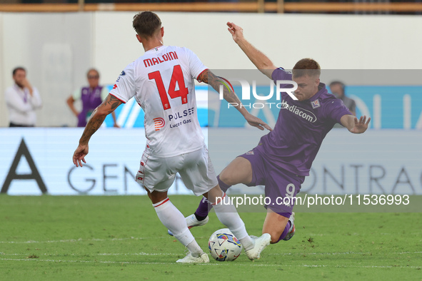 Lucas Beltran of ACF Fiorentina and Daniel Maldini of AC Monza battle for the ball during the Italian Serie A football match between ACF Fio...