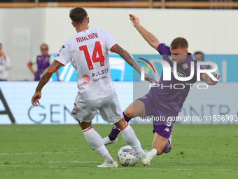 Lucas Beltran of ACF Fiorentina and Daniel Maldini of AC Monza battle for the ball during the Italian Serie A football match between ACF Fio...